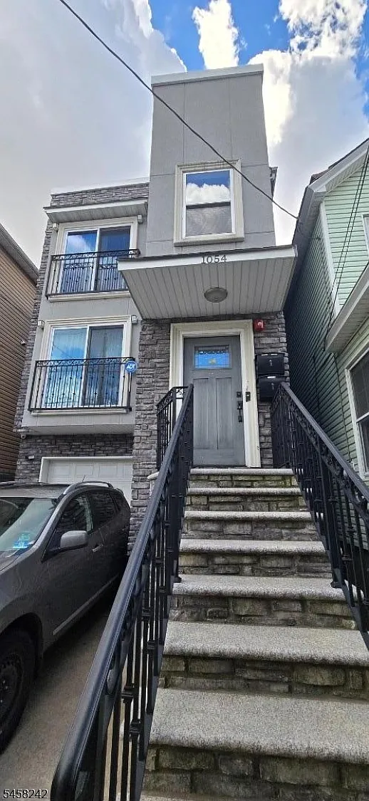 2 bed, 1.0 bath, $2,800 — Photo 1