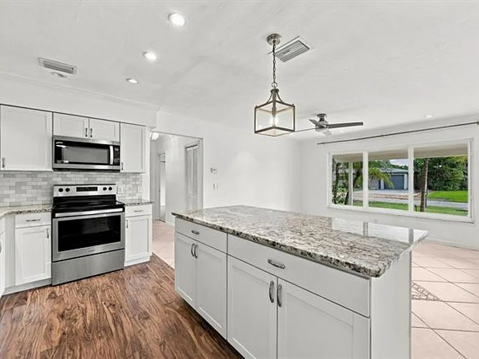 617 NW 28th Ct #0
