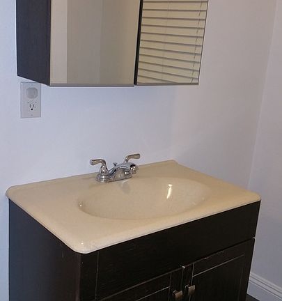 4th image of 1841 W 67th St