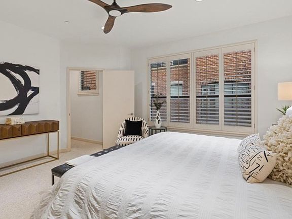 4th image of 2411 N Hall St APT 11