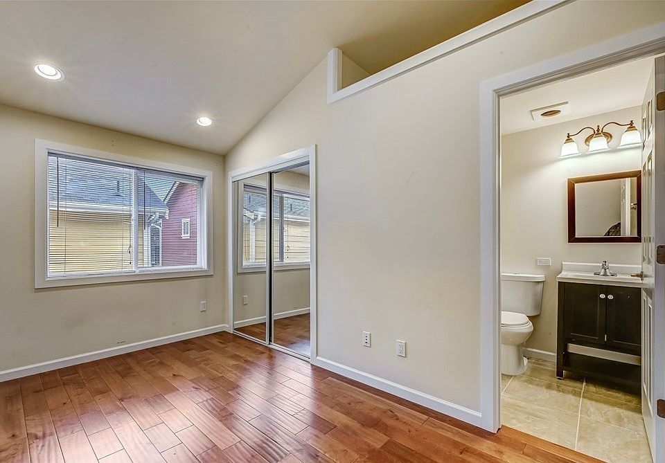 1st image of 5726 Roosevelt Way NE #A