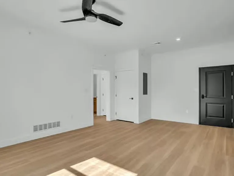 1309 N Bridge St — Photo 15