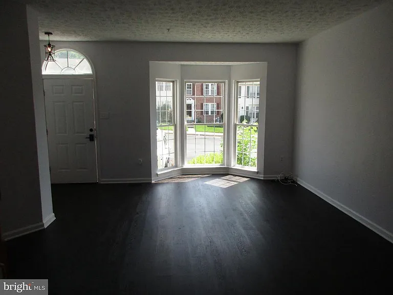 1024 Jeanett Way — Photo 5