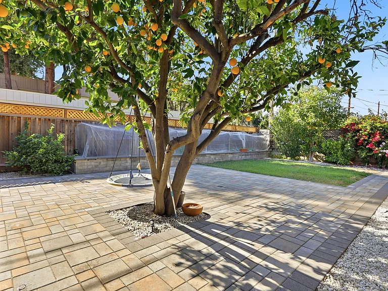 1398 McPherson St — Photo 34