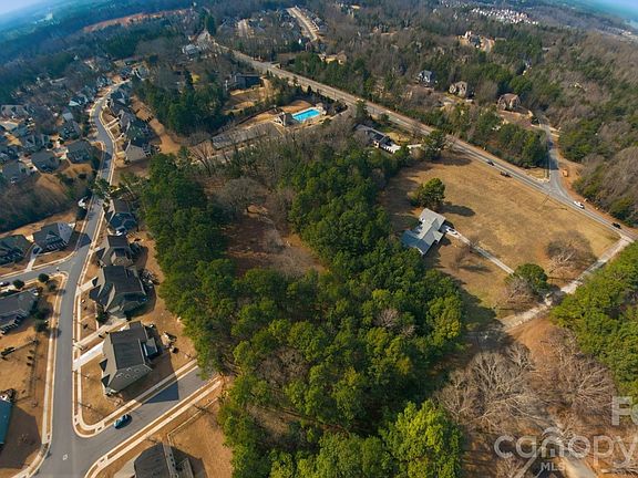 4th image of 16716 Watermelon Ln