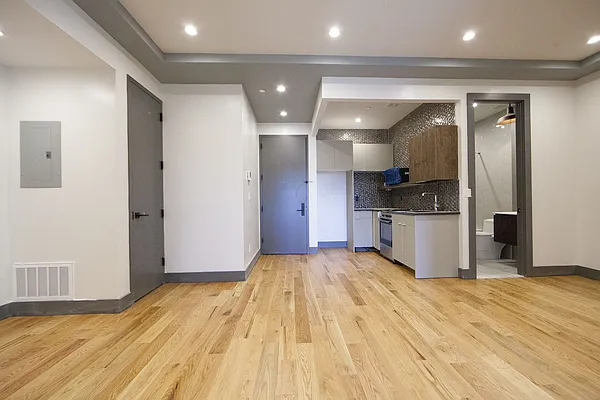 Rented by Brooklyn Group | media 21