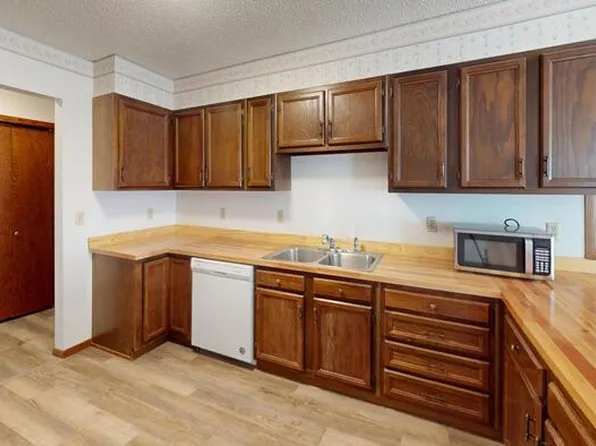 1929 N 11th St #6, Bismarck, ND 58501