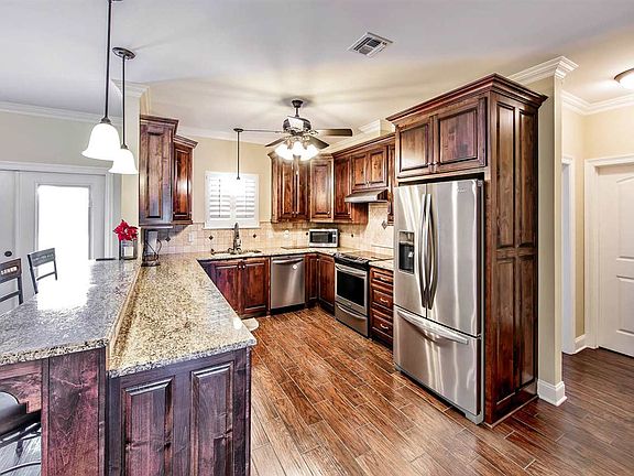5th image of 137 Aubrey Joseph Dr