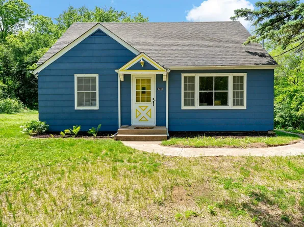 2435 Victoria St N, Roseville, MN 55113