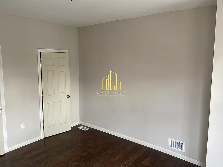 152 S 10th St #33 — Photo 9
