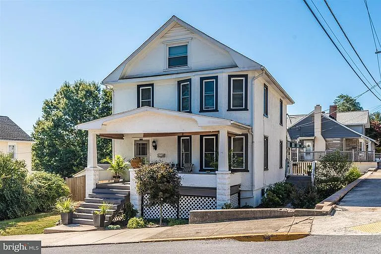 111 N Georgia Ave photo 1