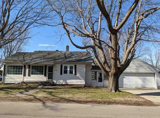 1706 E Shawnee St, Freeport, IL 61032