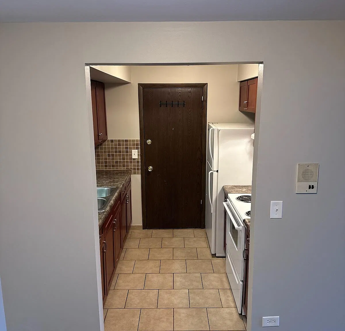 5121 N East River Rd — Photo 3