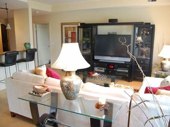 2nd image of 925 N Lincoln St APT 12B