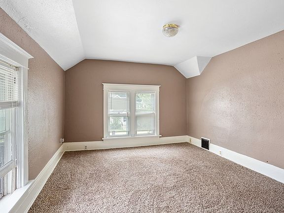 3rd image of 133 W 15th Ave