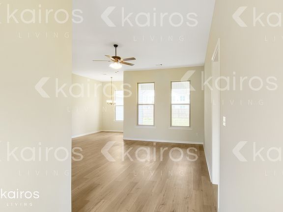 4th image of 1735 Park Place Dr