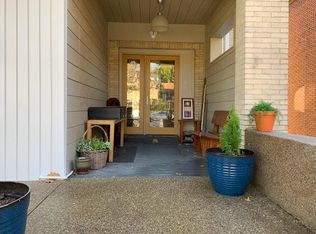 5832 Beacon St APT 3, Pittsburgh, PA 15217