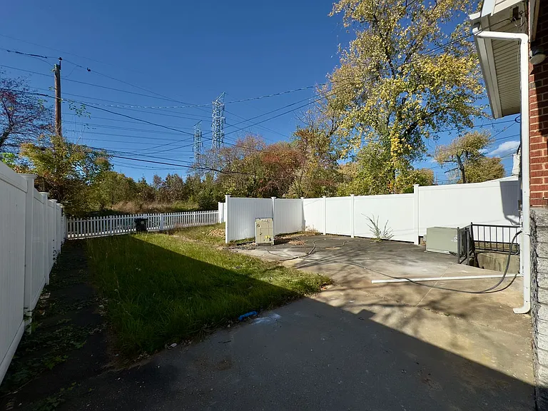 5676 Utrecht Rd — Photo 30