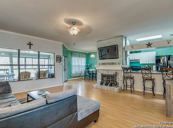 4th image of 5407 Chestnut View Dr