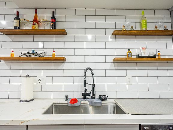 4th image of 561 Spring Rd APT 43