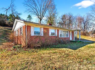 106 Chapel St, Spruce Pine, NC 28777
