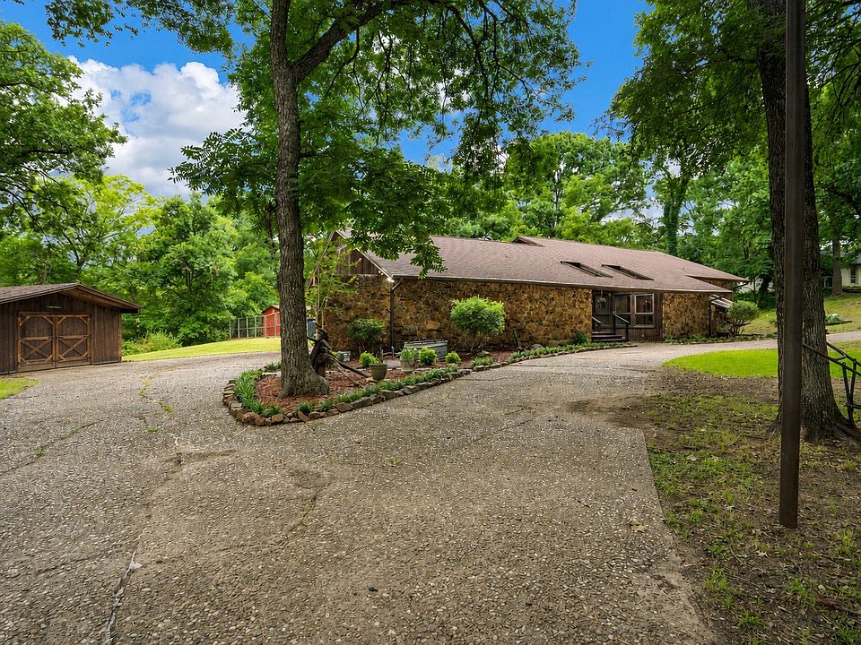 1st image of 207 Shadowwood Trl