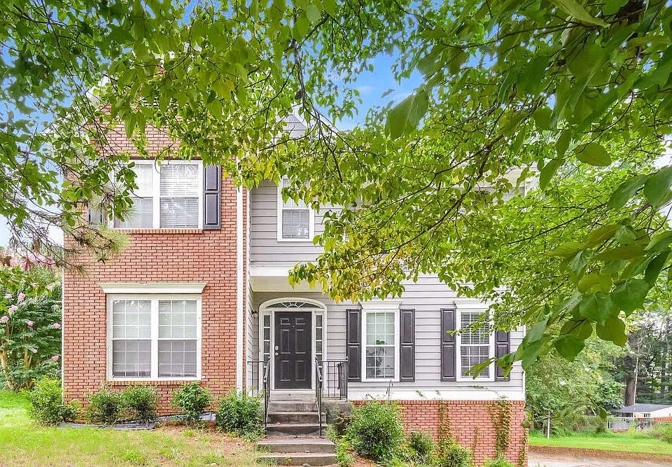 1307 Highfield Dr NE