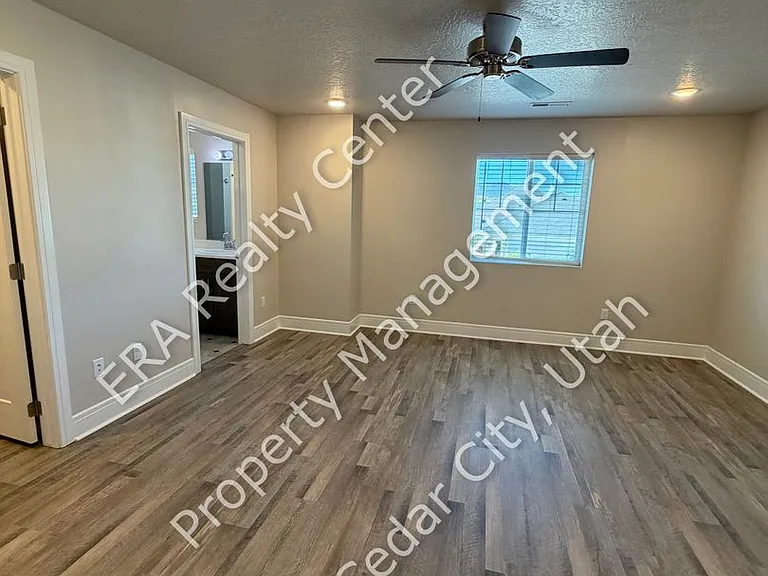 2854 W Meadow St — Photo 10