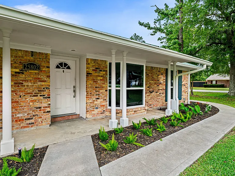 25802 Maplewood Dr — Photo 4