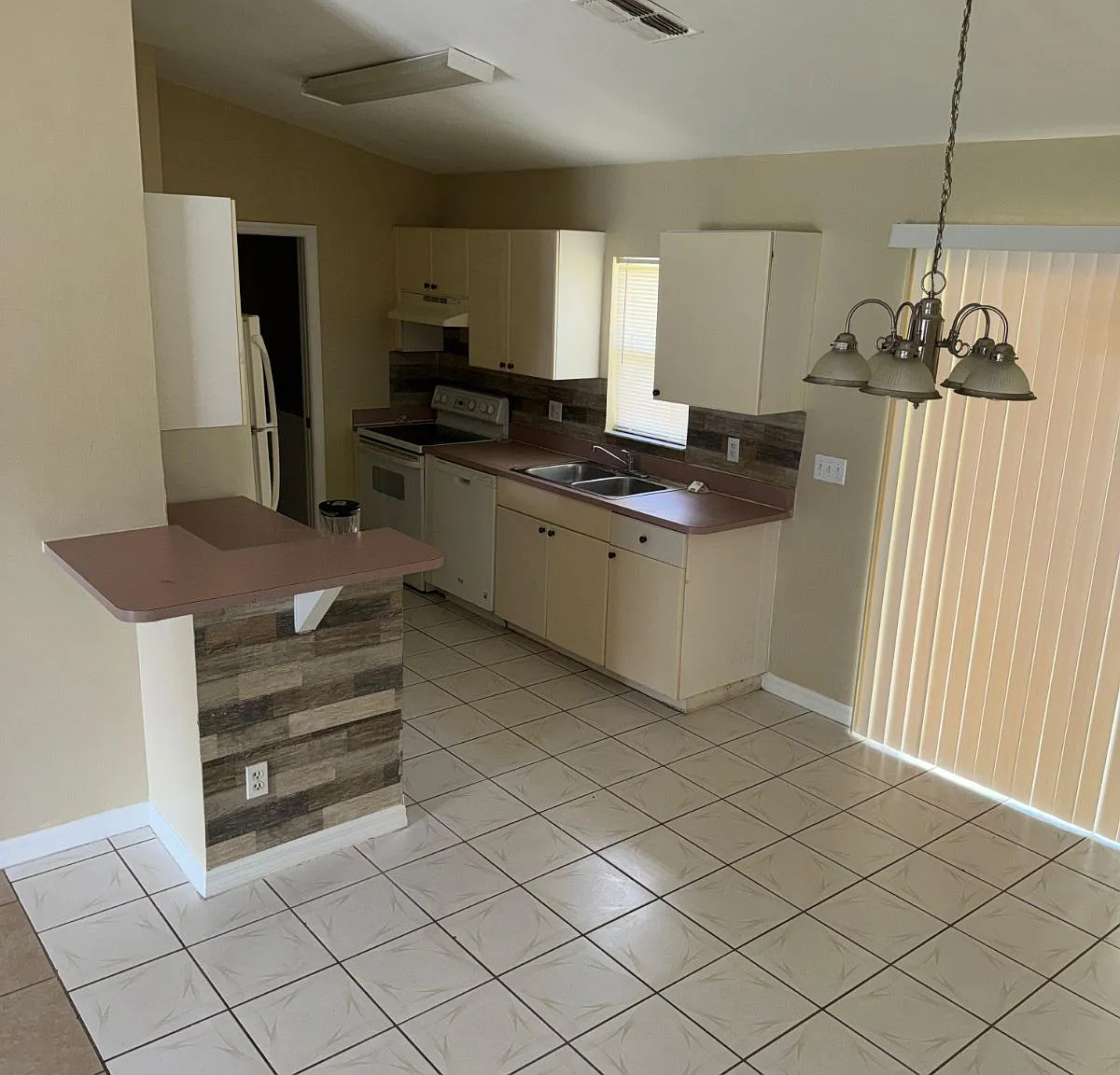 3 bed, 2.0 bath, 1107 sqft, $2,000 — Photo 4