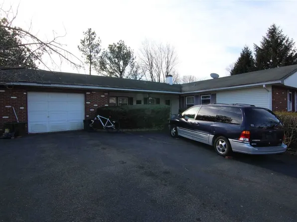 24 Tyburn Ln, South Setauket, NY 11720