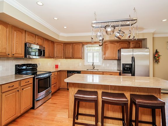 683 Old Stratfield Road