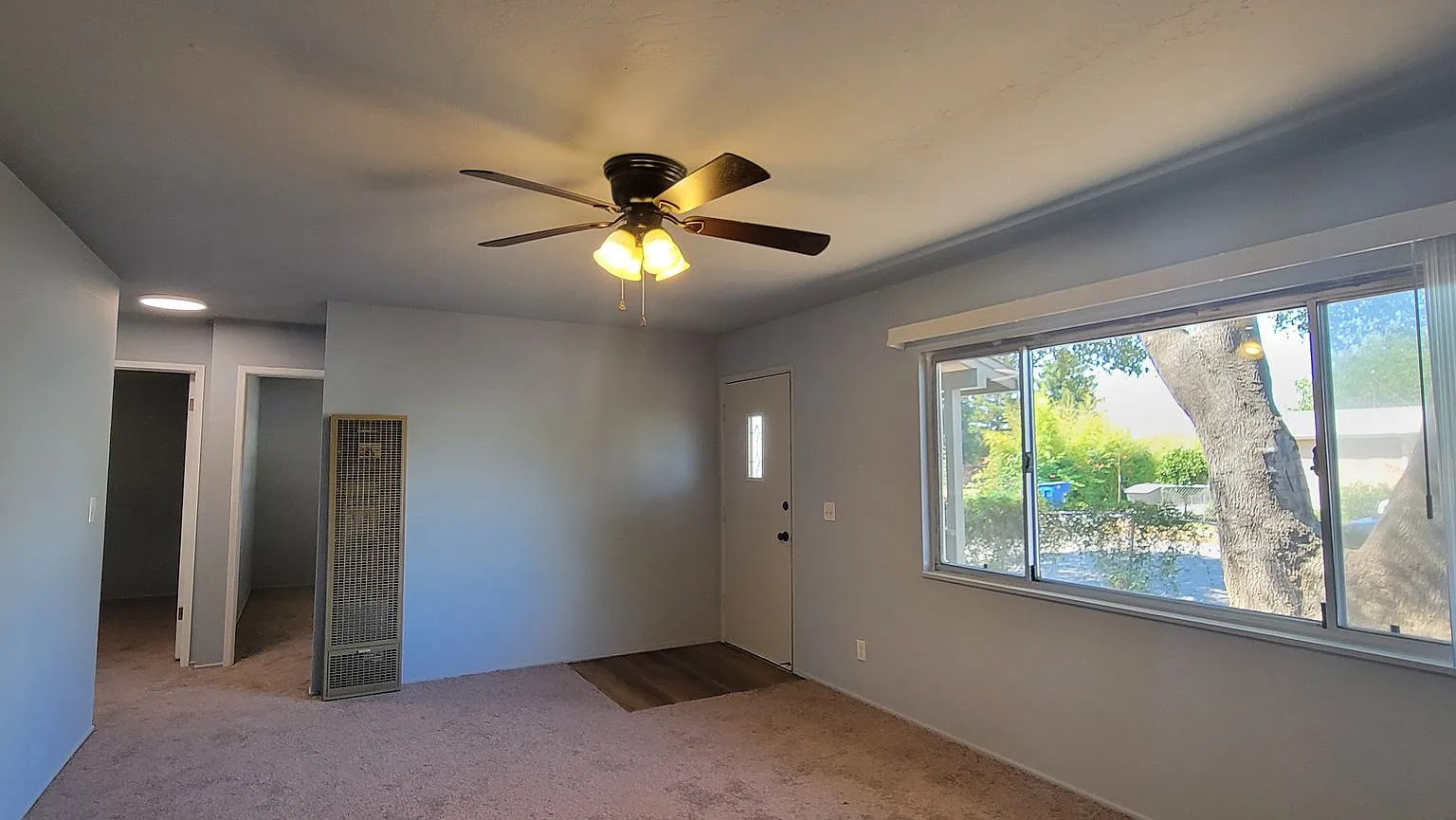 Great 2 Bedroom 1 Bath House Central East Location — Photo 3