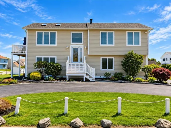 2 Davisville Ln, Narragansett, RI 02882