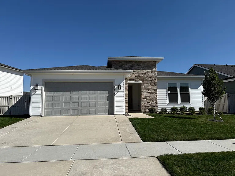 2106 N Branding Iron Ave — Photo 2