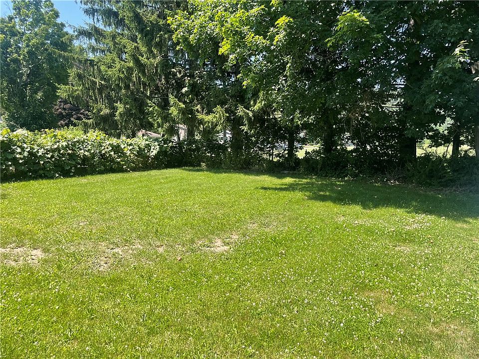 2nd image of 40 Maine St