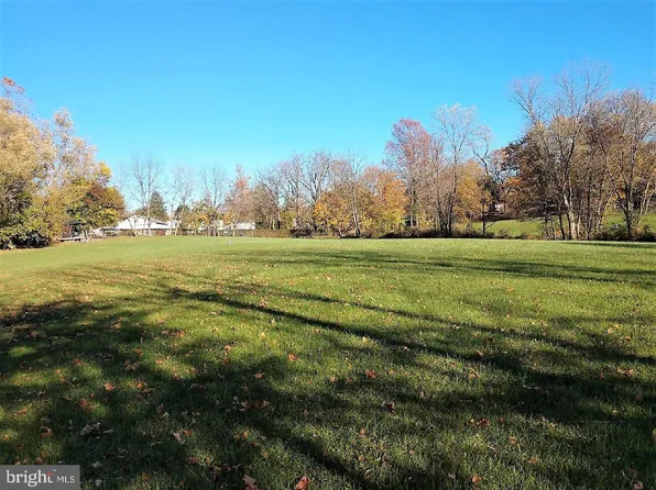 328 Hollywood Ave, New Oxford, PA 17350