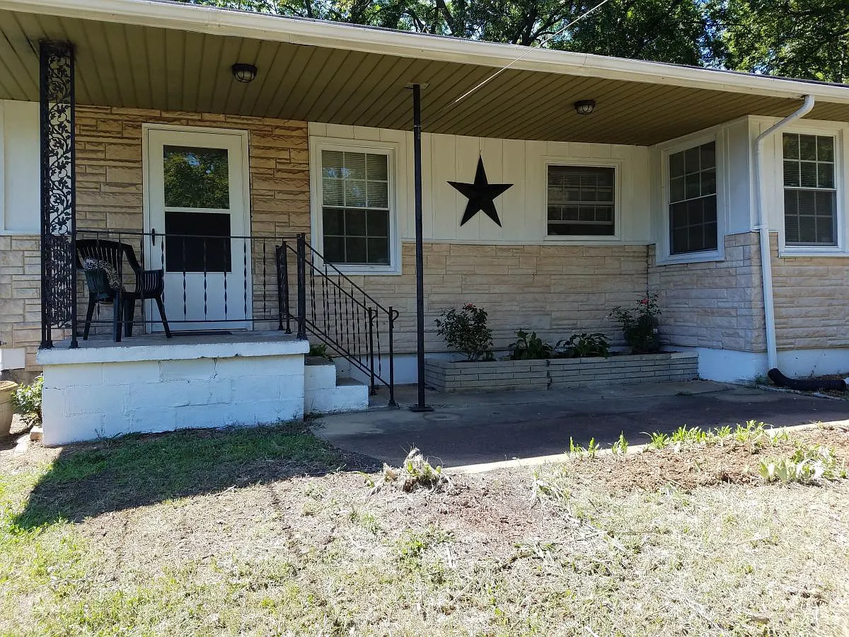 2827 Brunswick Dr — Photo 1