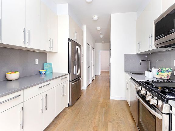 3rd image of 710 Riverside Dr APT 5A
