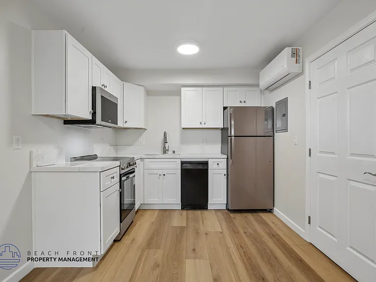 1475 Pine Ave. — Photo 1
