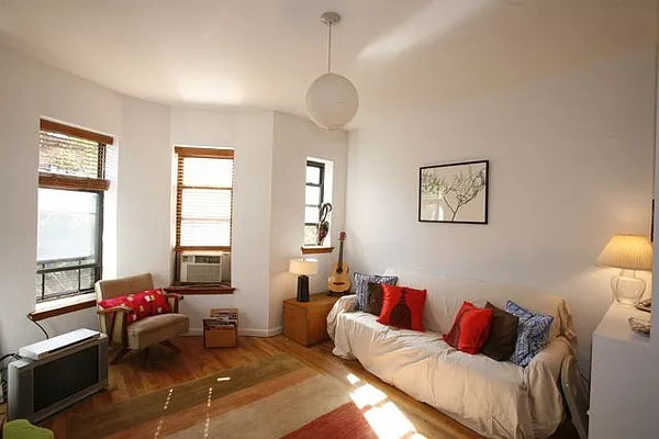 Sold by Garfield Realty  | media 32