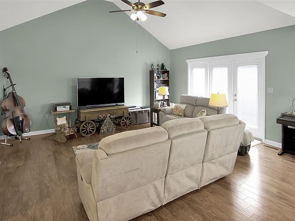 3rd image of 1315 Trillium Ln