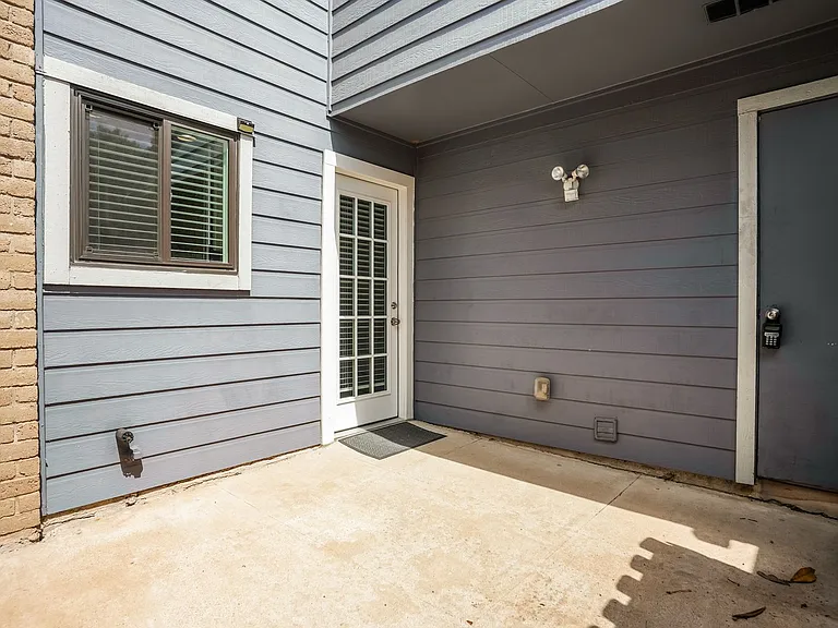 810 Banister Ln #806 — Photo 14