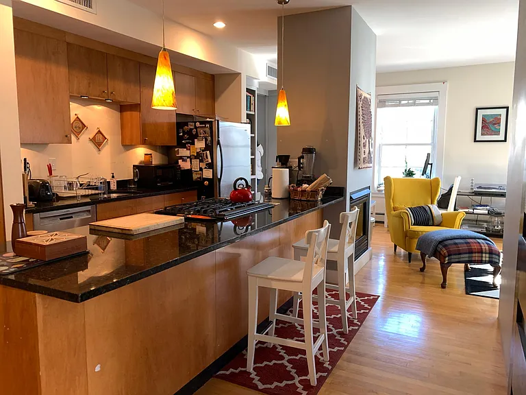 400 Washington St #302 — Photo 6