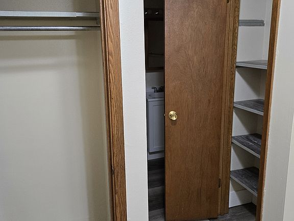 4th image of 100 W Grove St #17