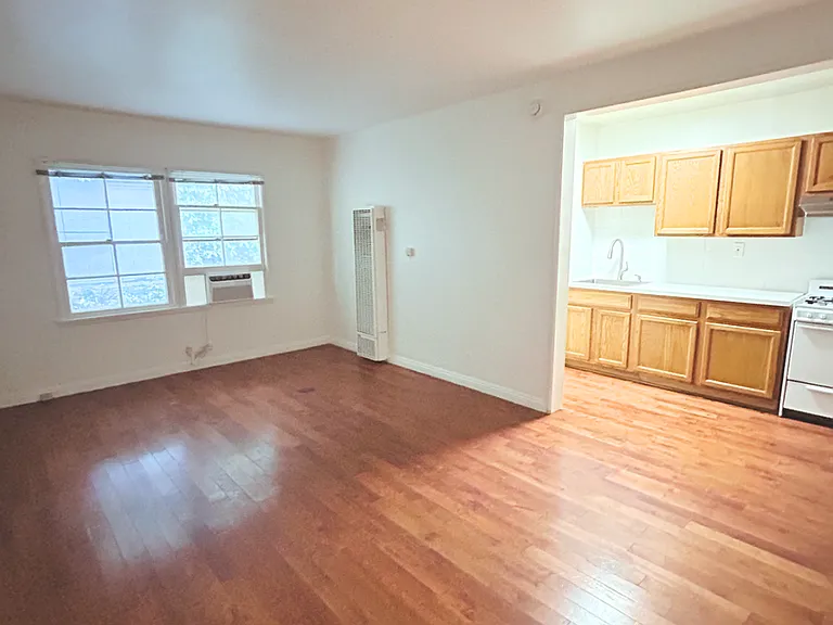 645 S. Burnside Ave. — Photo 21