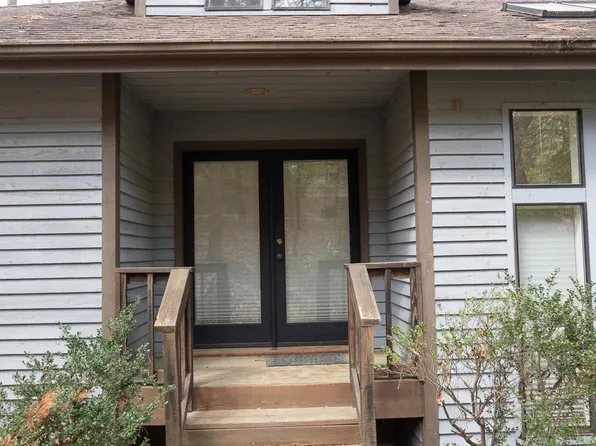 629 Bayberry Dr, Chapel Hill, NC 27517