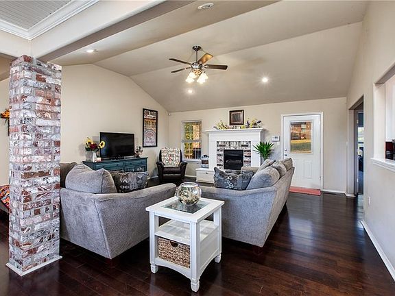 3rd image of 2304 Kaylonni Ln