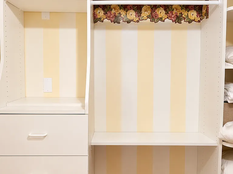 Room's Closet