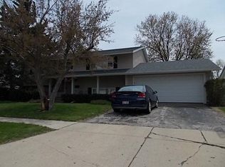 1232 Dover Ln, Elk Grove Village, IL 60007